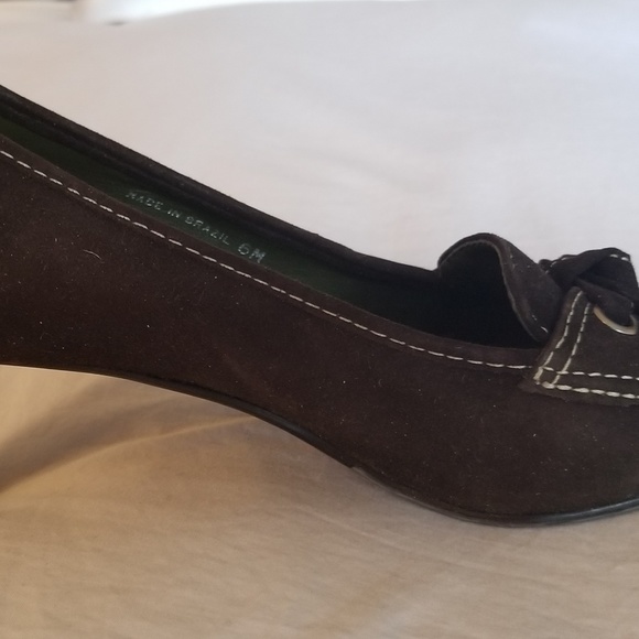 Shoes - Picture 2 of 4